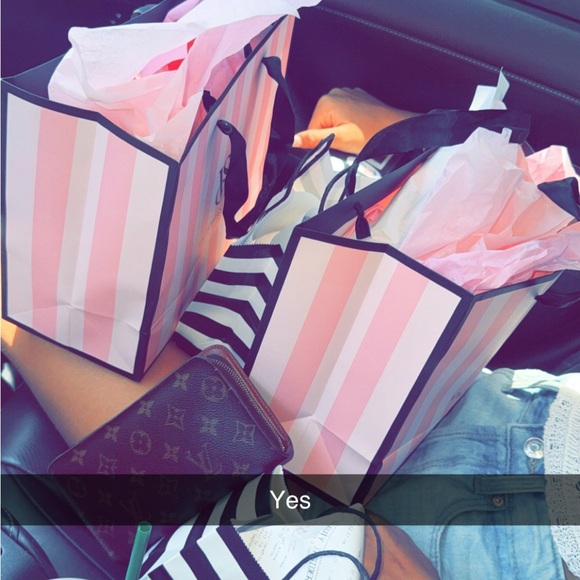 Meet your Posher, Madison - Picture 4 of 9